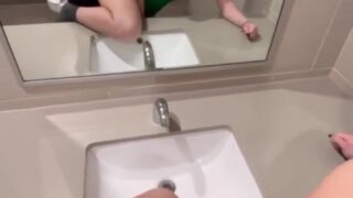 Tayler Hills Starbucks Employee Sucking Off Customer And Fucked In Restroom Onlyfans Video